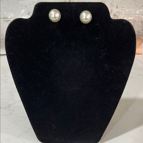 Elegant Pearl Stud Earrings - Picture 1 of 2